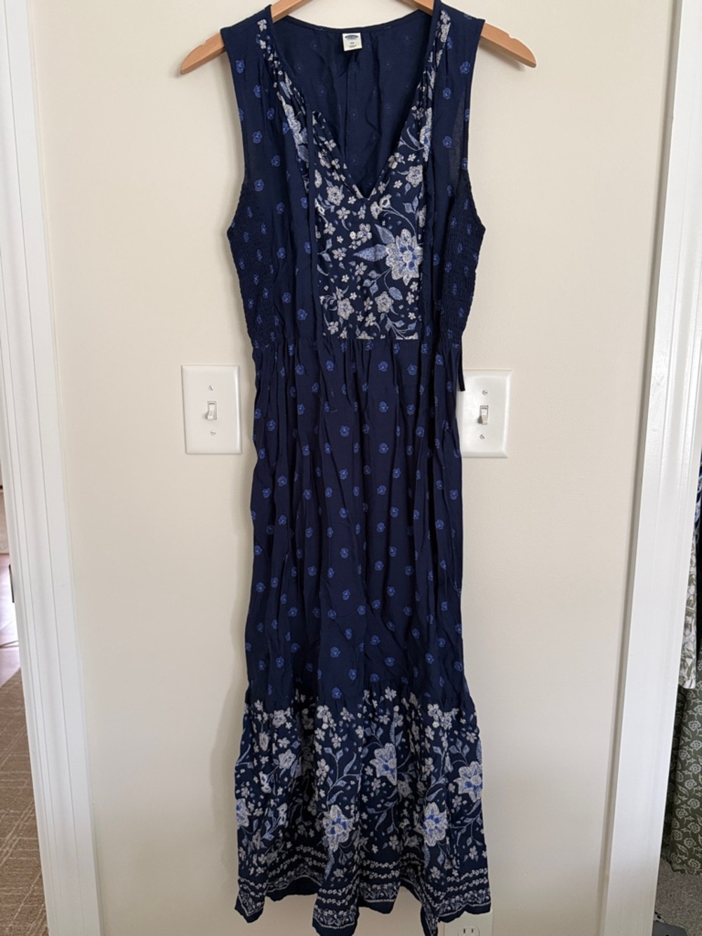 Navy Floral Sleeveless V-Neck Maxi Dress